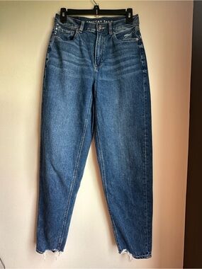 American Eagle Outfitters High-Rise Dark wash relaxed Mom Jeans